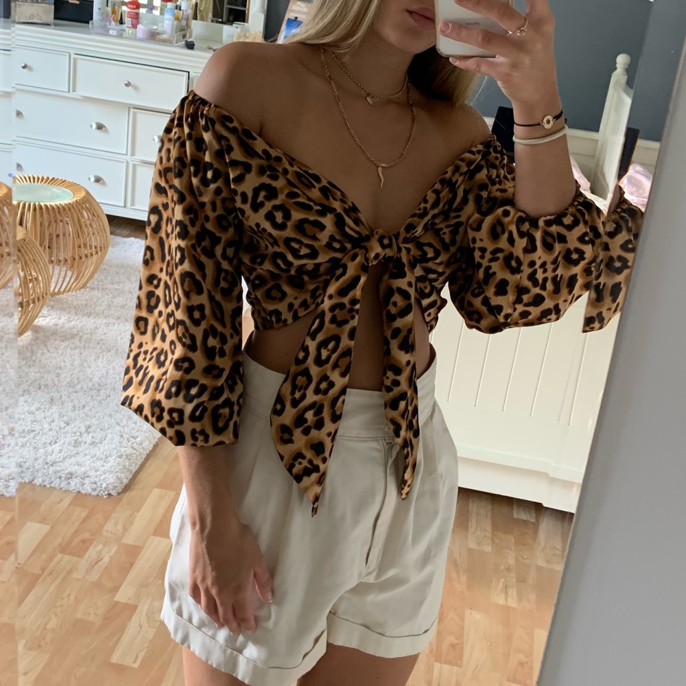 ❌SOLD❌Cheetah Cropped Top - Picture 5 of 6